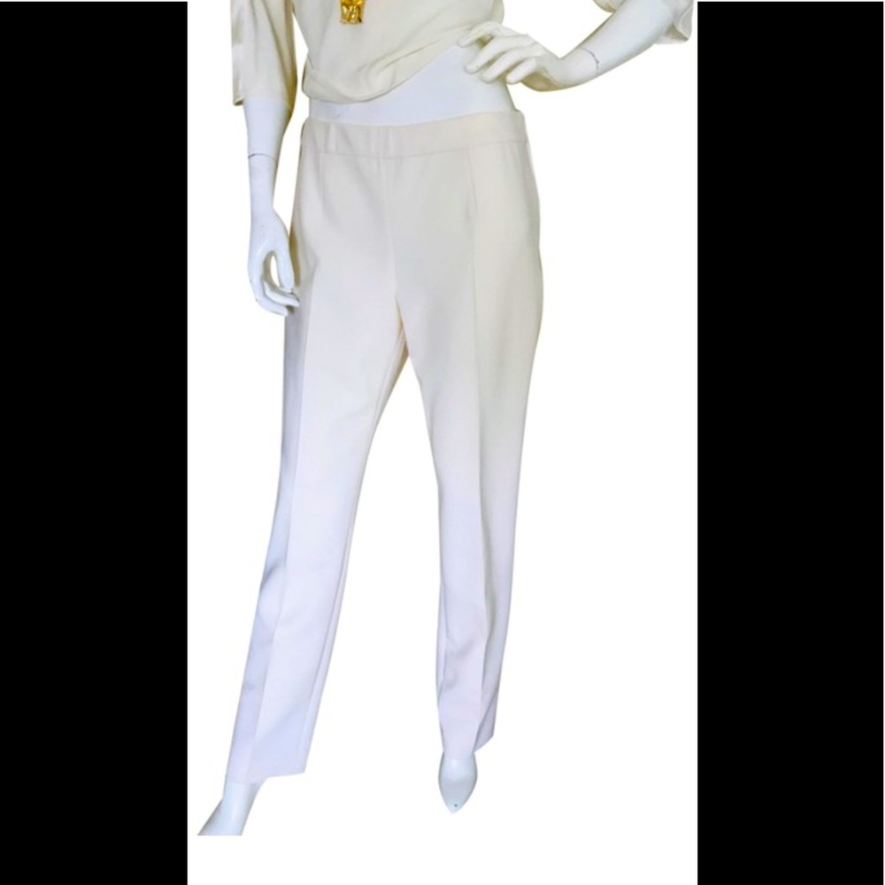 CH Carolina Herrera
Ivory Narrow Style # 4009rao Pants
Size: US 6 (M)
NWT